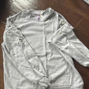 Light Gray Relaxed Fit Sweatshirt with Crew Neckline